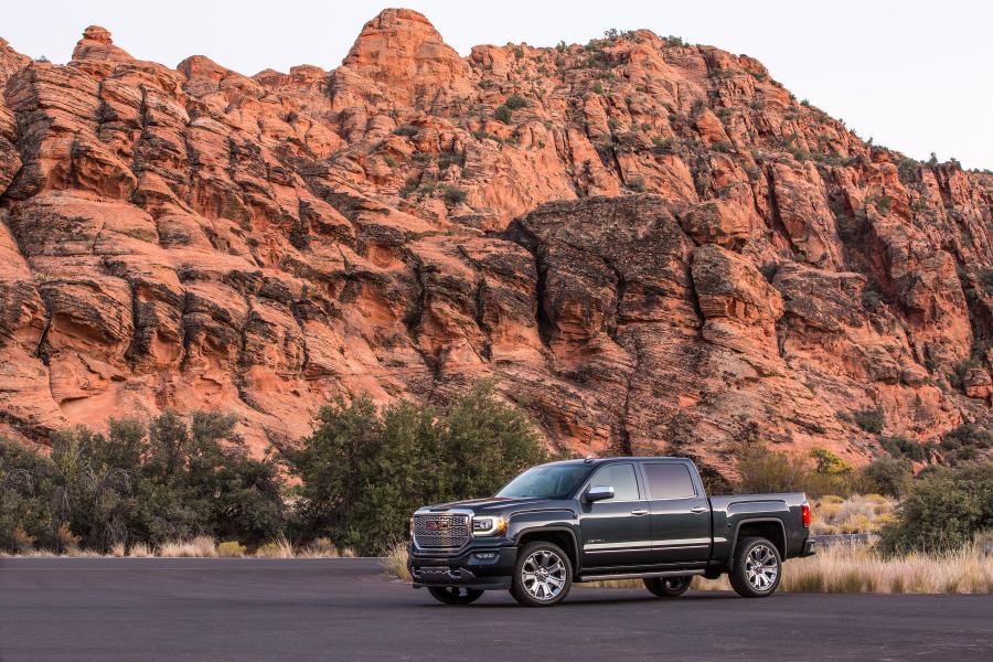 GMC Sierra 1500 Denali Crew Cab 2015 года  (фото 11 из 14)